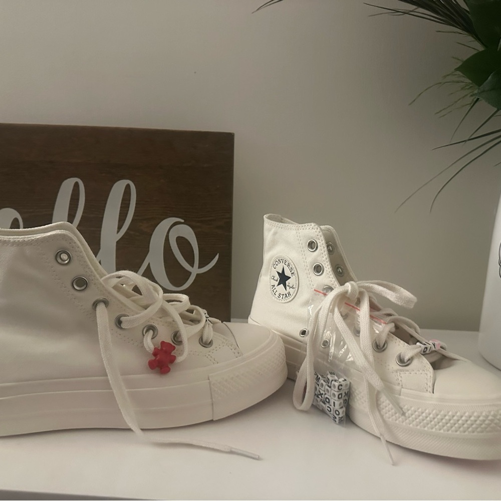 *NWOT*  Converse Women's Off-White Platform Sneakers - Picture 7 of 7